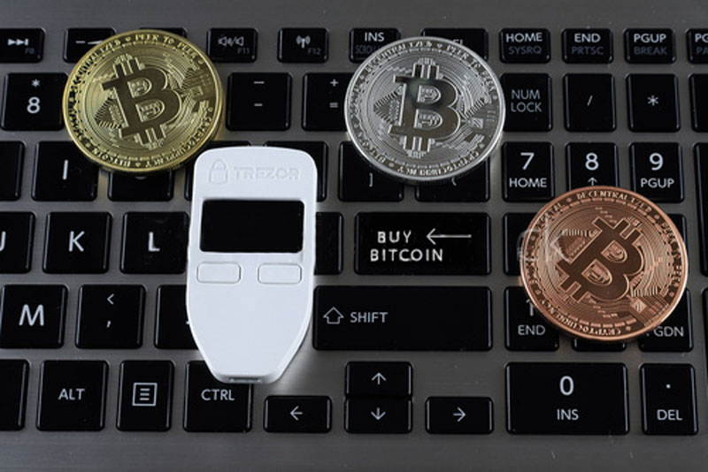 بررسی و نحوه راهاندازی کیف پول ترزور (Trezor)
