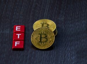 چرا بنیانگذار ARK، وارد معاملات آتی صندوق قابل معامله (ETF) بیت کوین نمیشود؟ | همتاپی
